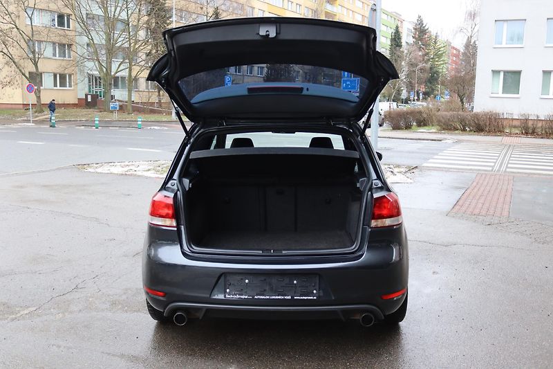 Volkswagen Golf GTI 2.0TSI 147kW - fotka 37 z 47