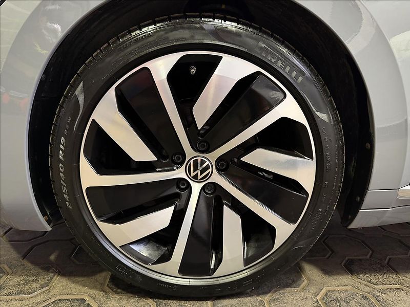 Volkswagen Arteon Shooting Brake 2.0TDI 147kW DSG 2X ALU 1MAJ - fotka 40 z 43
