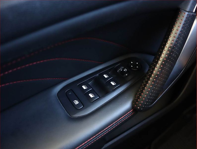 Peugeot 308 (2015) 2.0 BlueHDi GT, Automat, Kůže - fotka 22 z 23