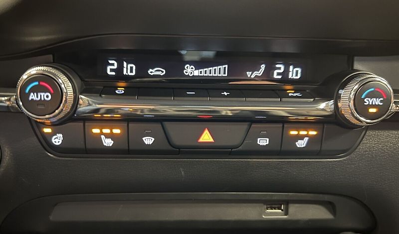 Mazda 3 Skyactive G 150 AT PLUS - fotka 8 z 17