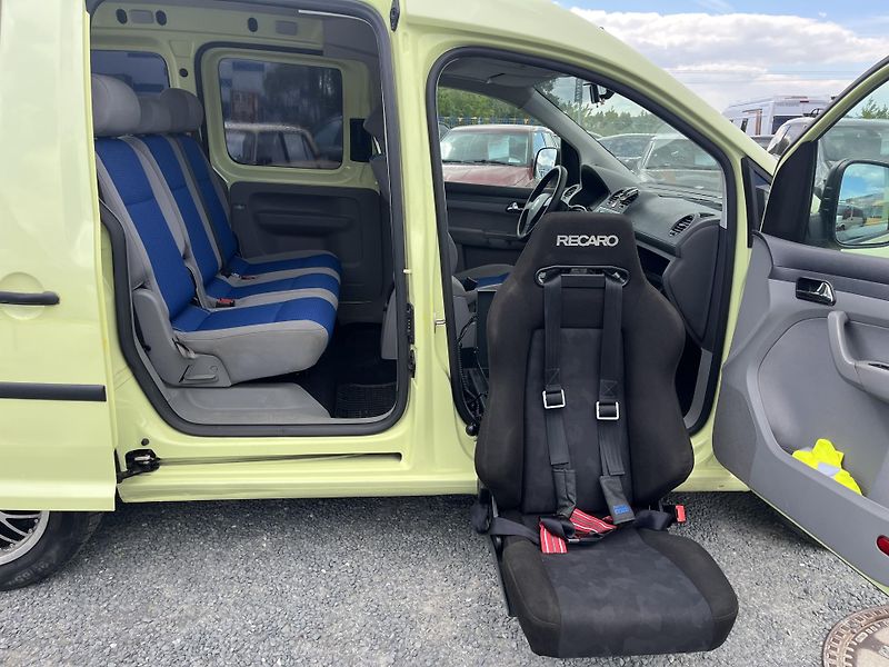 Volkswagen Caddy (2008) PRO OSOBY S OMEZENOU POHYBLIVO - fotka 3 z 13