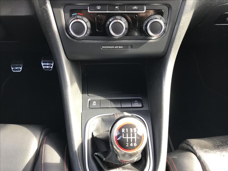 Volkswagen Golf 1,2 GTI - fotka 14 z 16