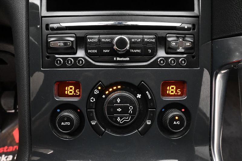 Peugeot 3008 1,6 HDI 84 kW ALLURE Záruka až - fotka 21 z 30