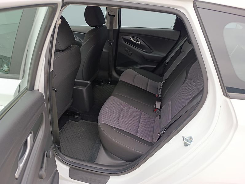 Hyundai i30 START 1.4 73kW ČR 1.MAJITEL - fotka 14 z 28