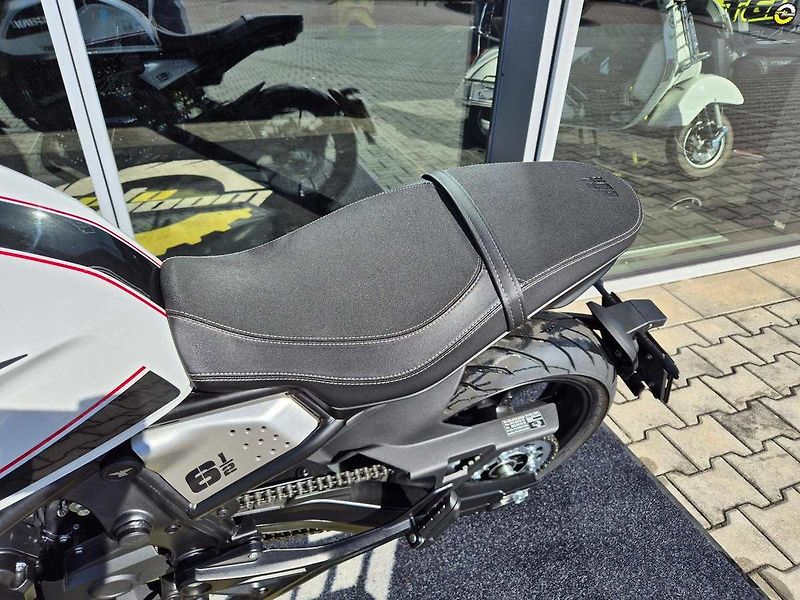 Moto Morini Seiemmezzo (2026) 6 ? STR - fotka 13 z 17