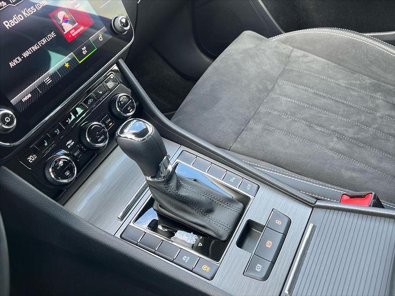 Škoda Superb 2,0 TDi 110kW 7DSG STYLE PLUS - fotka 18 z 28