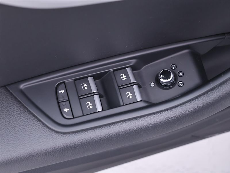 Audi A4 2,0 TDI 140kW Aut Quattro CZ - fotka 15 z 36