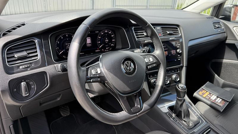 Volkswagen Golf (2018) 1.0TSi*63kW*R-LINE*55TKM* - fotka 13 z 19