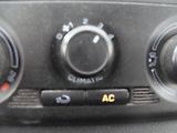 Škoda Fabia (2009) 1.2 HTp, 51 kW, klima - náhled 15