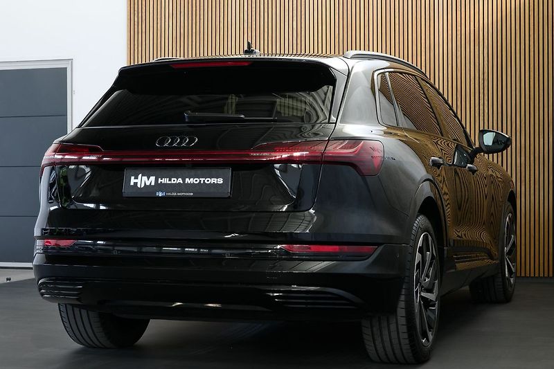 Audi e-tron 55 300kW Pano NightV HUD Tažné - fotka 5 z 50