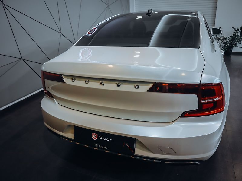 Volvo S90 2.0 D5 AWD Inscription 173kW - fotka 6 z 23