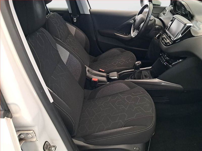 Peugeot 2008 (2017) 1.6 BlueHDi, Tempomat - fotka 9 z 14