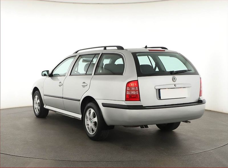 Škoda Octavia (2002) 1.9 TDI , 4X4, ČR,1.maj - fotka 4 z 11