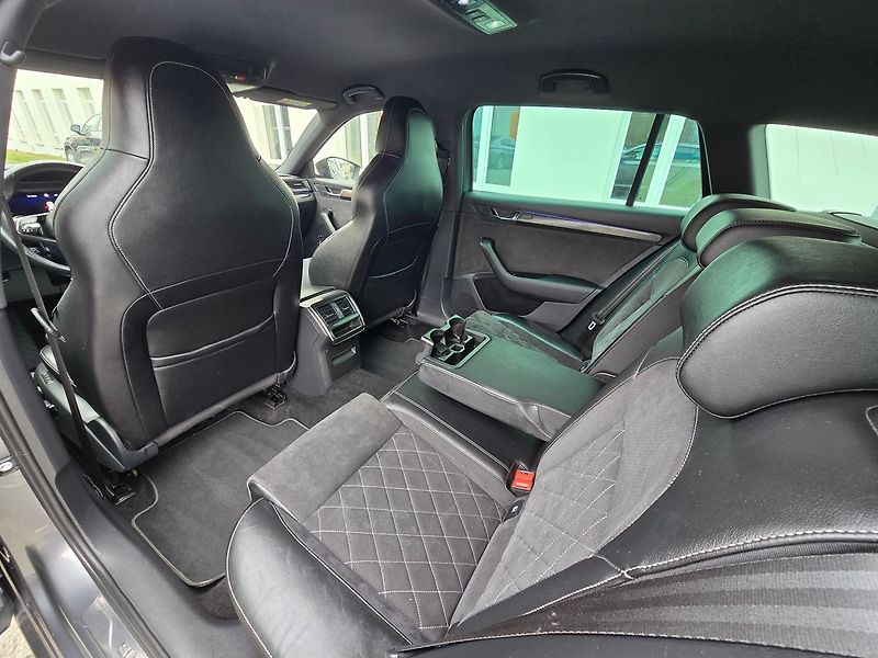 Škoda Superb 1.4TSi 160kW iV Sportline DSG - fotka 24 z 50