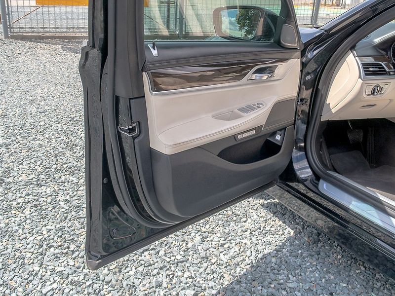 BMW Řada 7 (2018) ČR 740D 235KW 4x4 - fotka 13 z 60