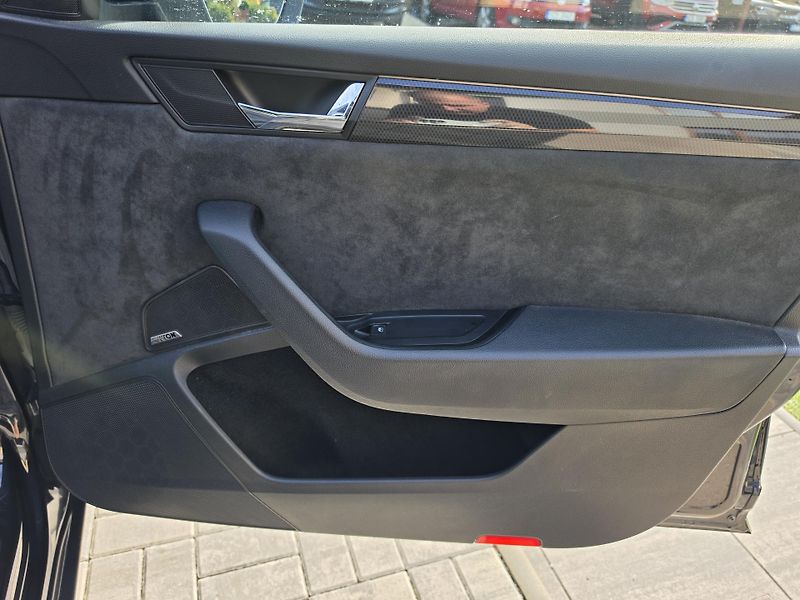 Škoda Superb (2018) SportLine 2.0 TDI 140kW 4x4 - fotka 13 z 32