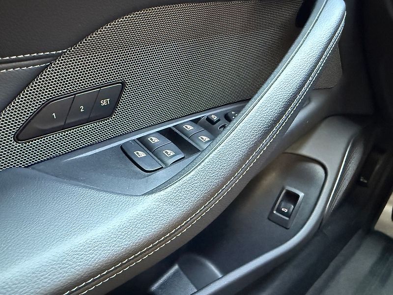 BMW Ostatní eDrive 40 LASER H&K HUD Mpaket - fotka 38 z 45
