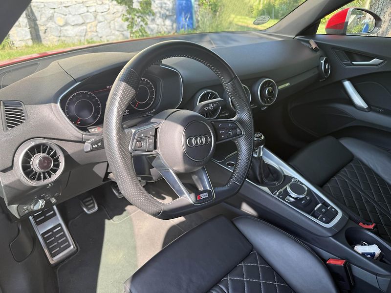 Audi TT (2016) Audi TT Roadster S-line - fotka 14 z 18