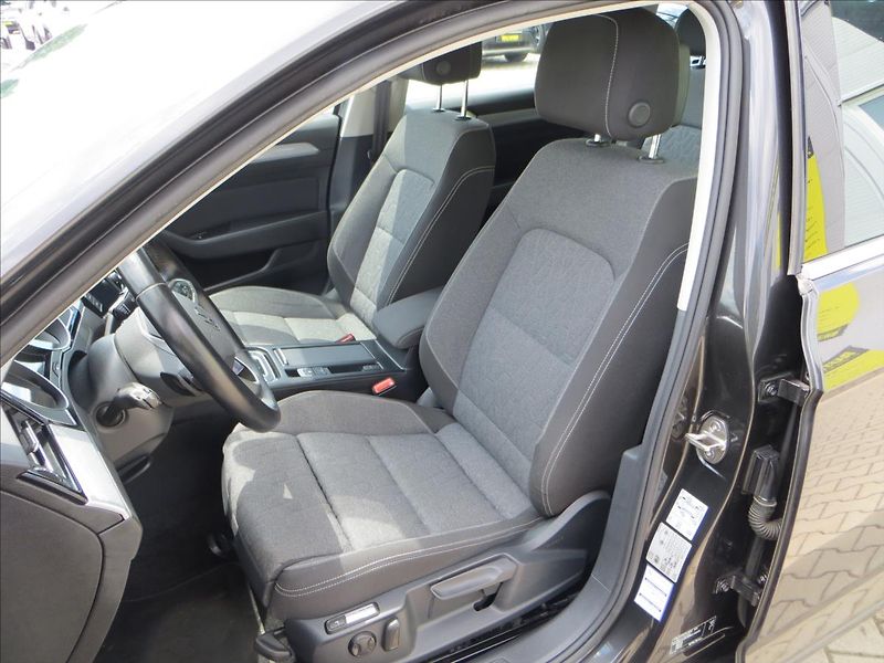 Volkswagen Passat 1,5 TSI 110kW Business ČR - fotka 15 z 27