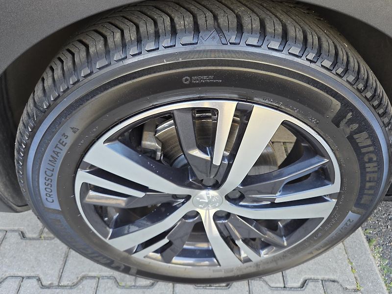 Peugeot 3008 (2018) 1.6 PT 165 GT-line EAT6 - fotka 28 z 29
