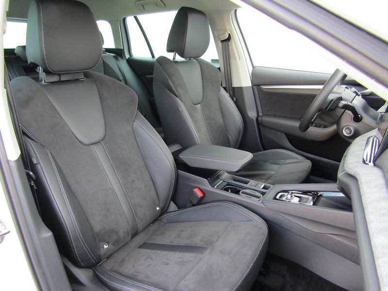 Škoda Octavia IV FL Combi Top Selection 2.0 - fotka 22 z 30