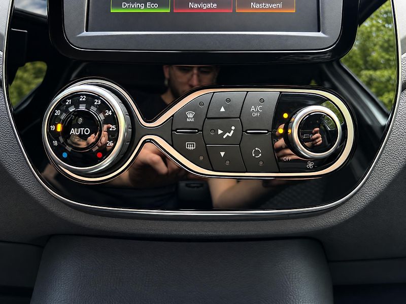 Renault Captur 1,3 TCe 96kW Intens LED Navi - fotka 26 z 42