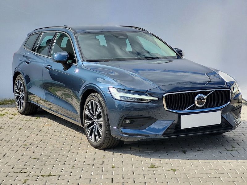 Volvo V60 CORE B4 FWD 145kW - fotka 31 z 32