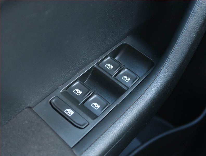 Škoda Fabia (2016) Style 1.2 TSI, Park. senzory - fotka 15 z 19