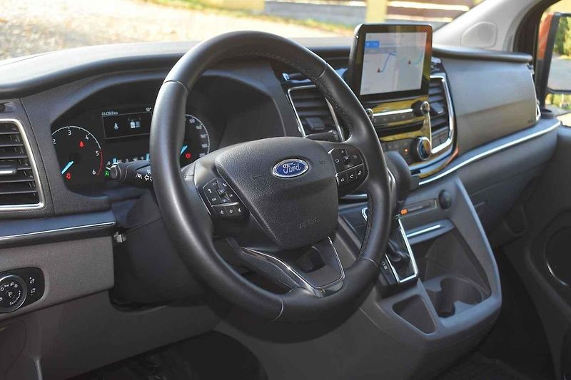 Ford Tourneo Custom je dobře jezdící vůz pro opravdu velké rodiny