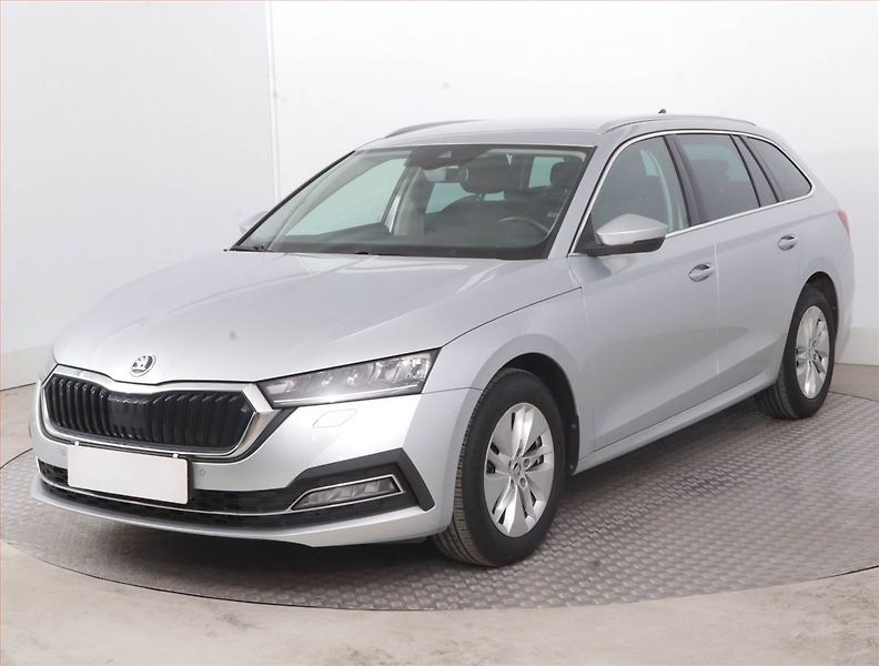 Škoda Octavia (2020) 1.5 TSI, Navi, Tempomat - fotka 2 z 15