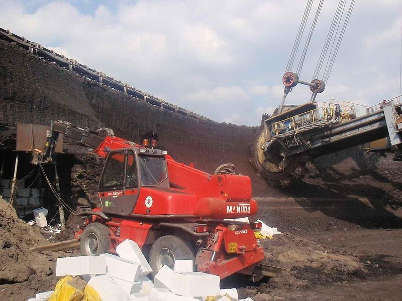 Manitou je francouzský výrobce manipulační techniky. Ten klade důraz na výrobu strojů určených pro manipulaci jak v terénu, tak v průmyslových halách, skladech a zpevněném povrchu obecně.