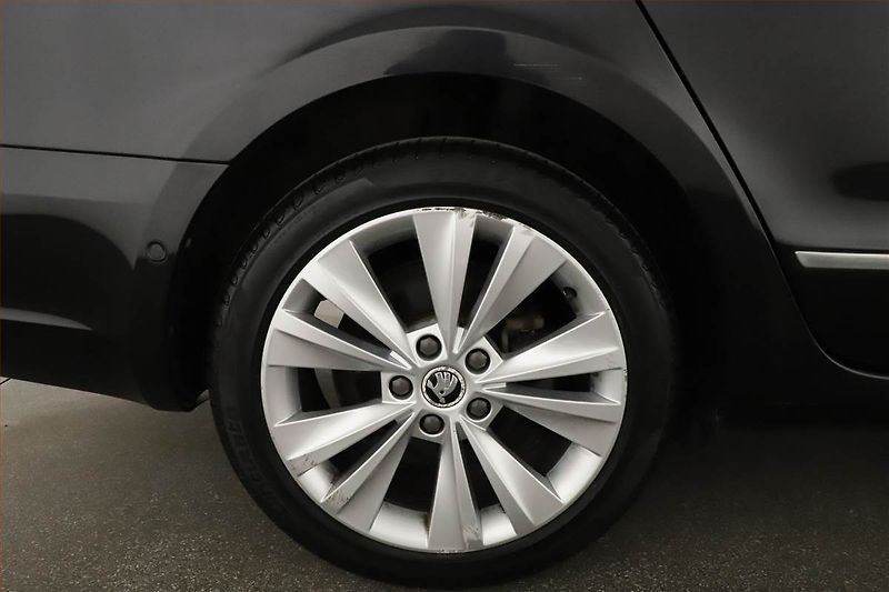 Škoda Superb (2015) Style 1.6 TDI, Kůže, Navi - fotka 12 z 17