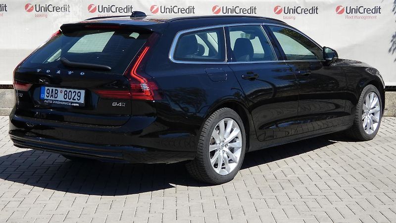 Volvo V90 B4 mHEV AWD aut. Momentum Pro - fotka 3 z 22
