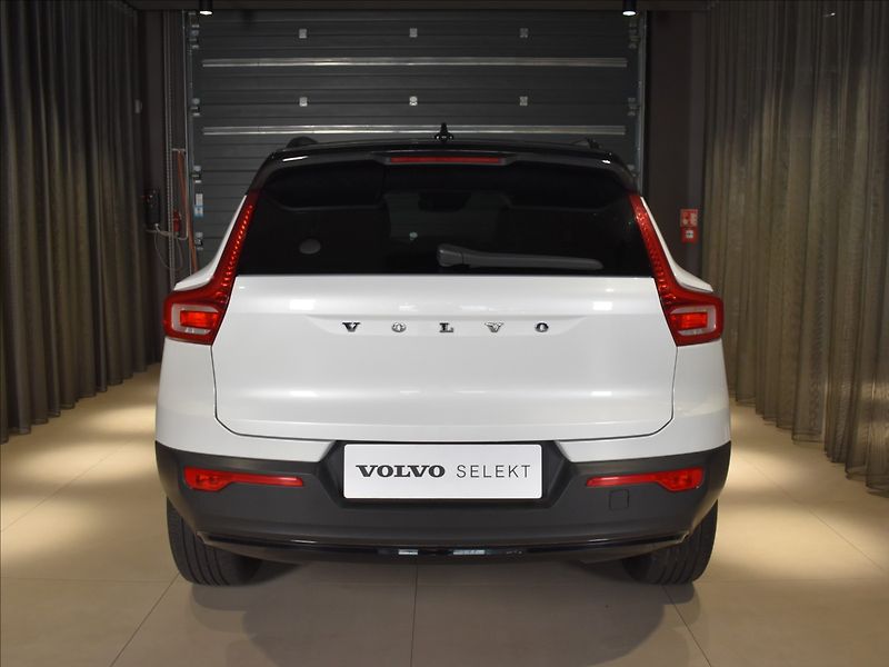 Volvo XC40 2,0 B4 AWD R-design BLIS - fotka 5 z 25