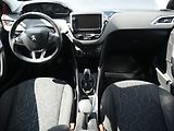 Peugeot 2008 (2015) 1.2i, AC, tempo - náhled 8