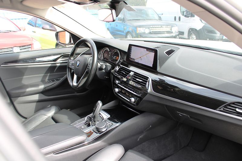 BMW Řada 5 (2019) 520d SPORT X-DRIVE LED KŮŽE - fotka 15 z 18