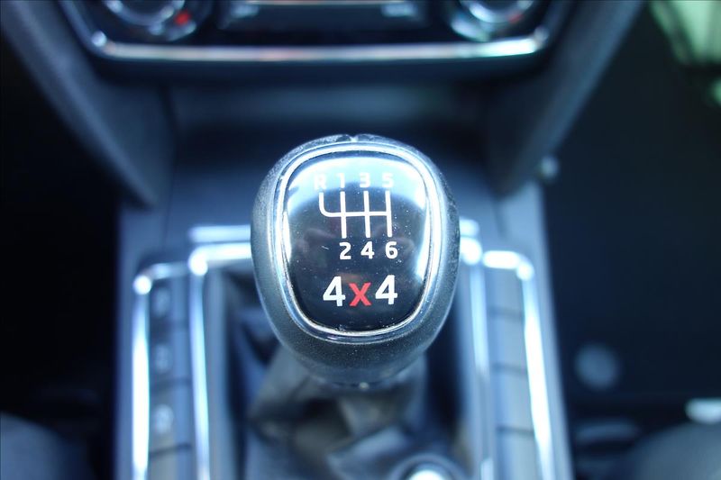Škoda Superb 2,0 TDi 103KW,ČR,ACTIVE,4x4. - fotka 27 z 35