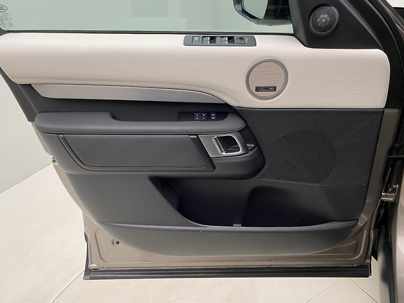 Land Rover Discovery D300 HSE R-DYNAMIC AWD AUT 7m - fotka 7 z 60
