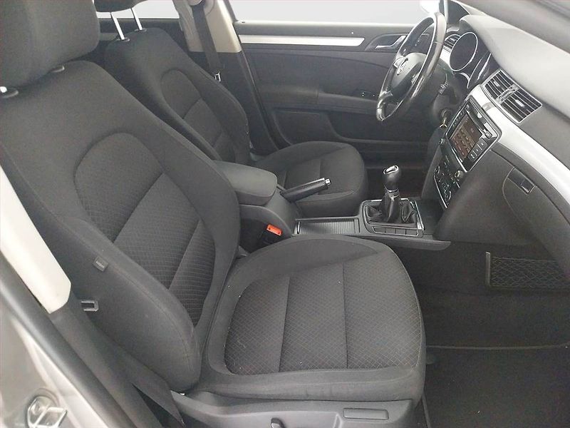 Škoda Superb (2013) Ambition 2.0 TDI, Bi-Xenony - fotka 9 z 19