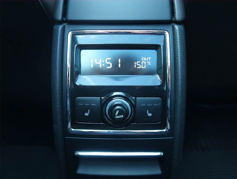 Škoda Superb (2014) Laurin&Klement 2.0 TDI, 4X4 - fotka 18 z 20