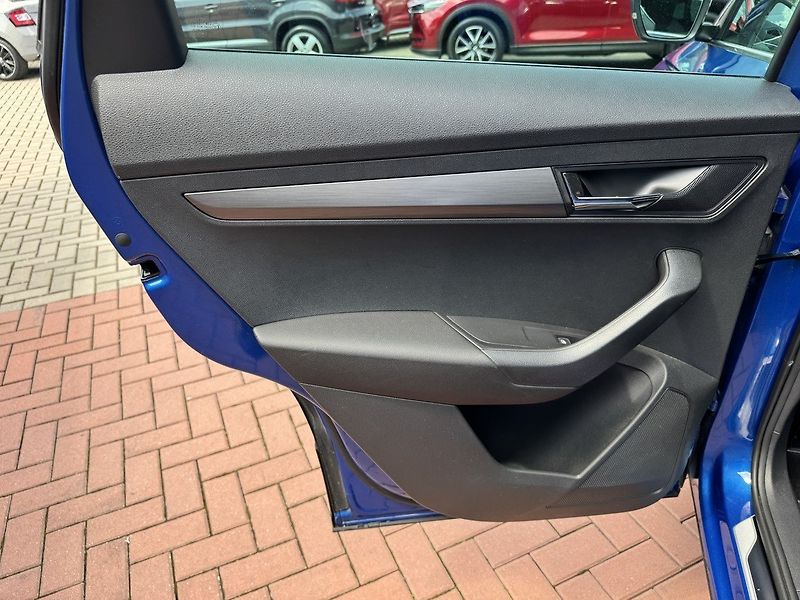 Škoda Karoq (2020) 1.5TSi LED Navi Kamera Tažné Z - fotka 24 z 47