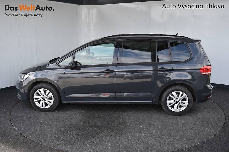Volkswagen Touran (2022) 1.5TSI 110kW DSG,7 míst - fotka 3 z 20