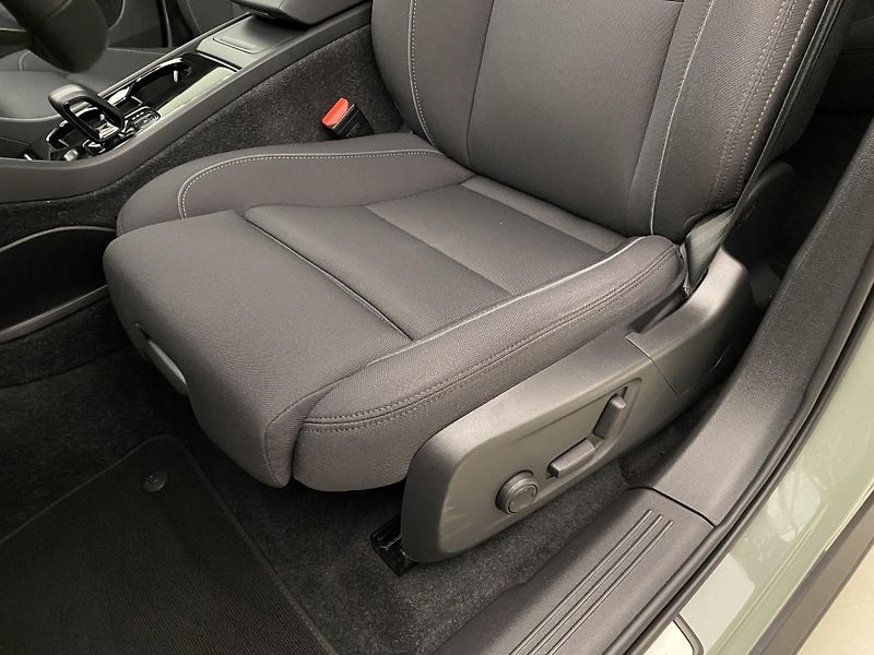 Volvo XC40 PURE ELECTRIC RECHARGE TWIN - fotka 25 z 58