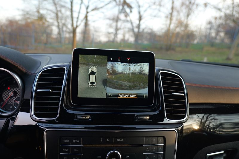 Mercedes-Benz GLE 350d 4M AMG Coupé 360 Pano Dis - fotka 26 z 40
