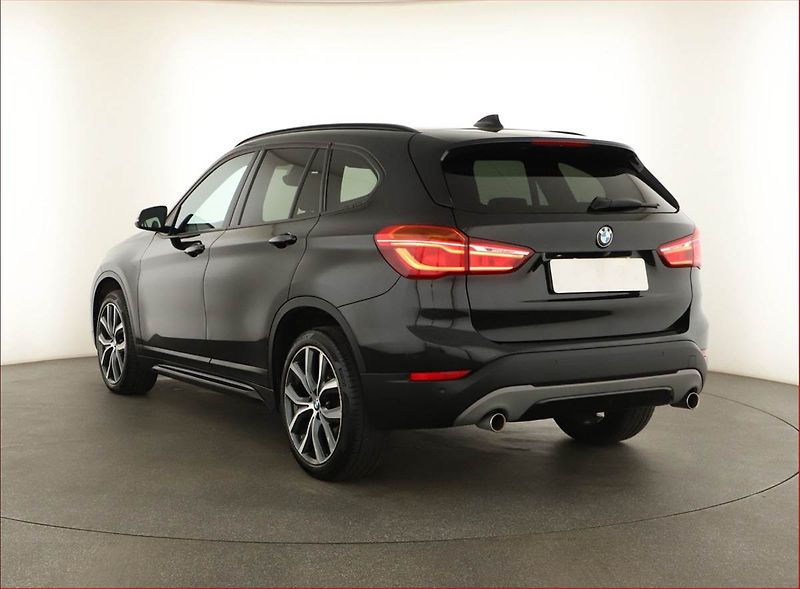 BMW X1 (2018) sDrive20i, Automat, Serv.kniha - fotka 4 z 17