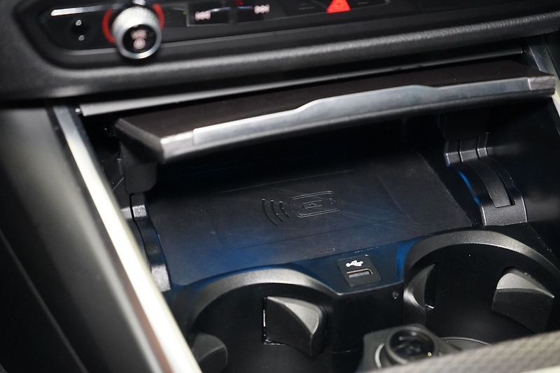 BMW Řada 3 320d xDrive Touring, HUD, ACC - fotka 35 z 43