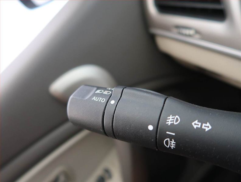 Renault Fluence (2014) Privilege 1.6 16V, Tempomat - fotka 18 z 19