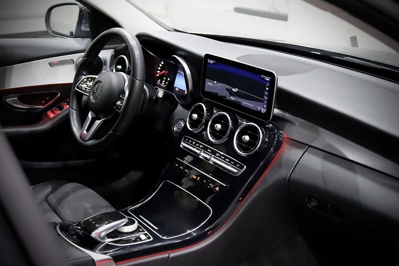 Mercedes-Benz Třídy C 180 T 115 kW 9G-Tronic - fotka 16 z 41
