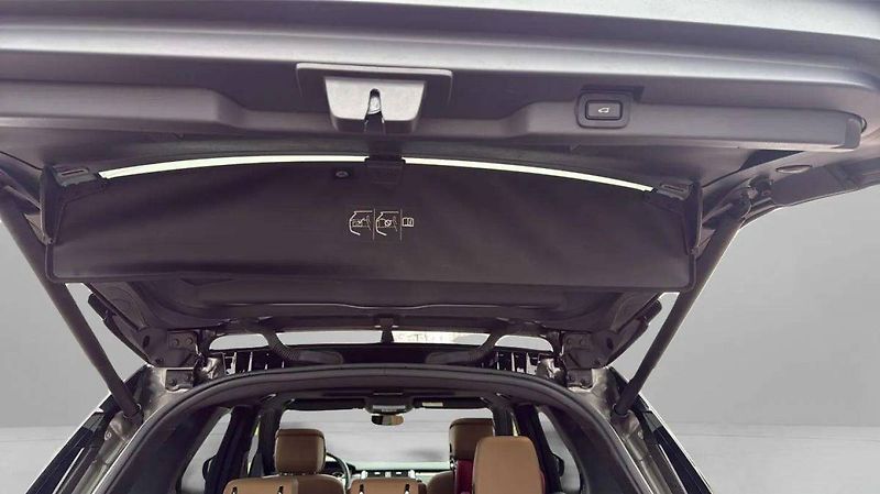 Land Rover Discovery R-Dynamic 3.0l MHEV AWD 8AT (2 - fotka 41 z 46