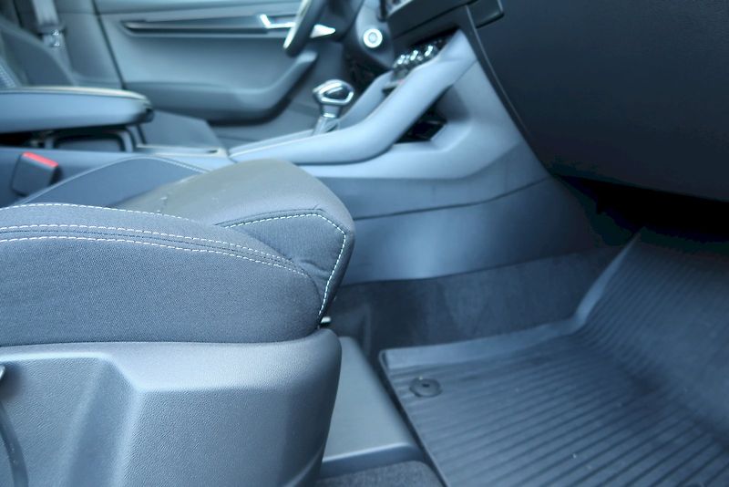 Škoda Karoq (2025) SportLine 2,0 TDi /110 kW - fotka 9 z 32
